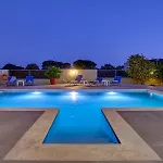 Gia\'S Luxury Residence
