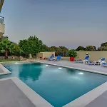 Gia\'S Luxury Residence